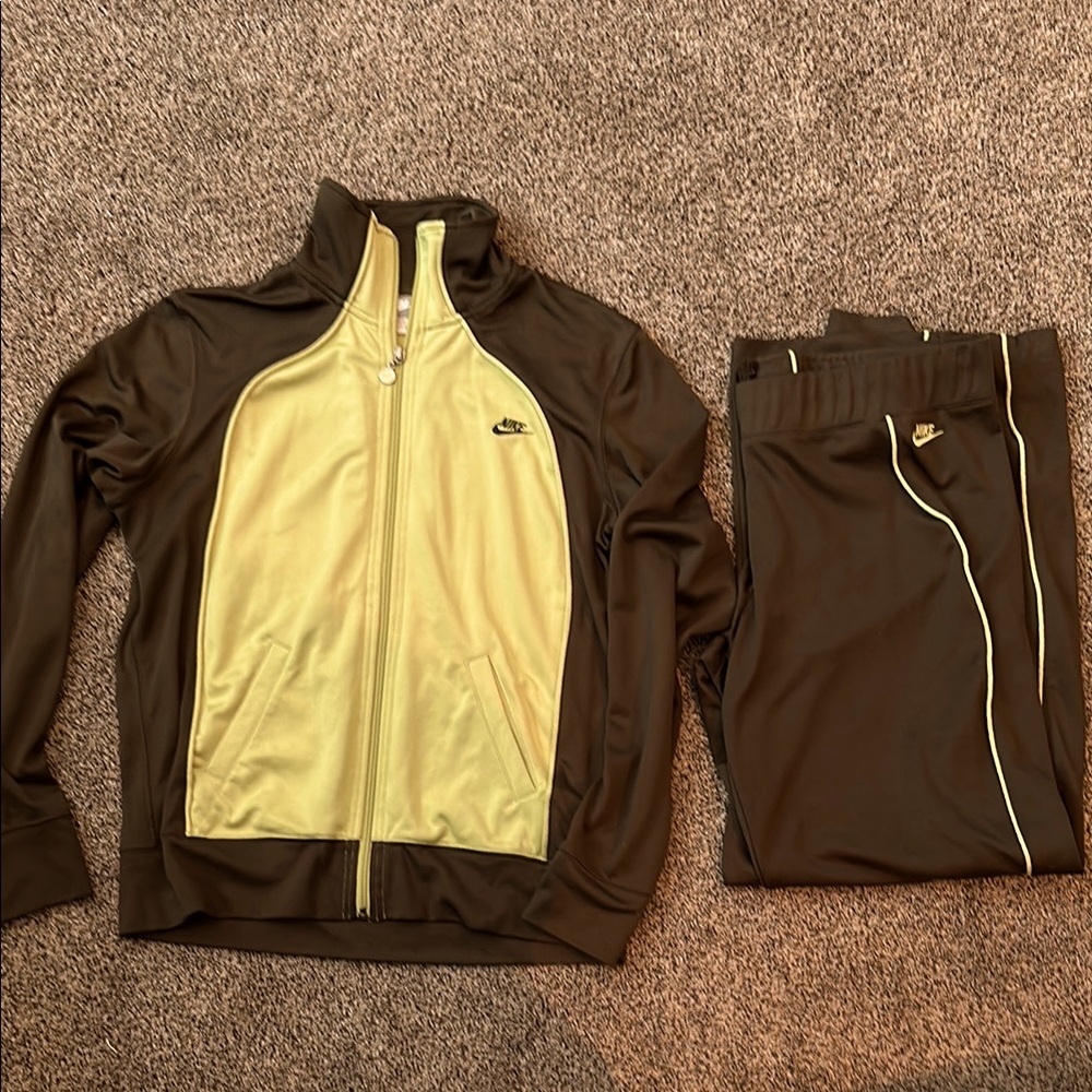 Nike Retro Vintage Brown and Avacado Tracksuit Sweatsuit Set.  Size L Women’s.